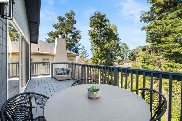 22 22 Rydal Ct, Oakland, CA 94611