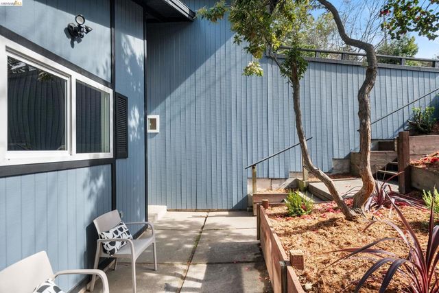 22 22 Rydal Ct, Oakland, CA 94611