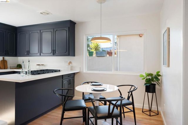 22 22 Rydal Ct, Oakland, CA 94611