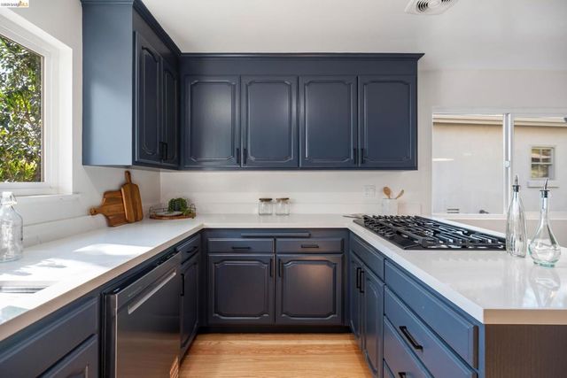 22 22 Rydal Ct, Oakland, CA 94611