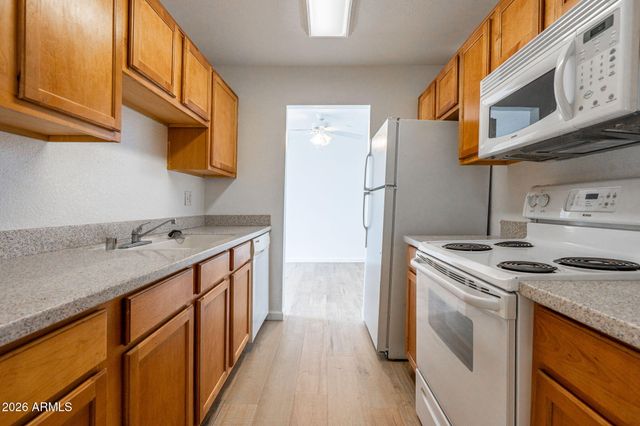 7550 N 12TH Street 136, Phoenix, AZ 85020