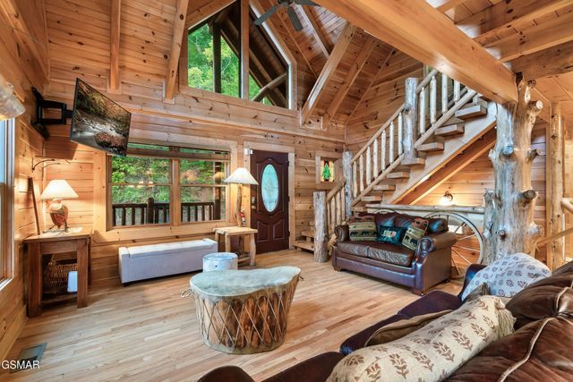 2216 Quiet Valley Way, Sevierville, TN 37862