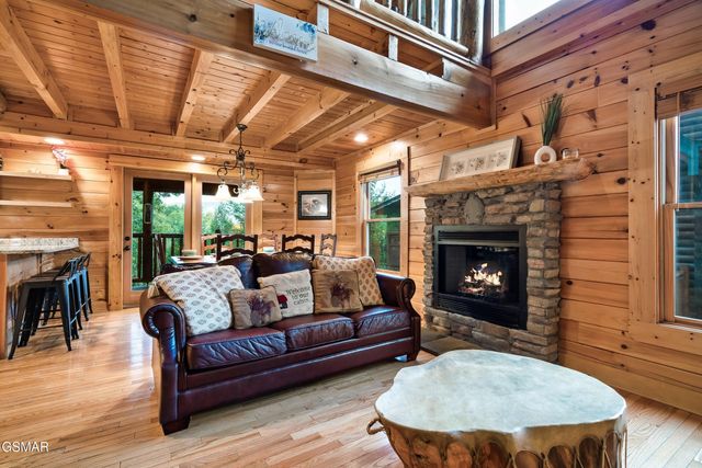 2216 Quiet Valley Way, Sevierville, TN 37862