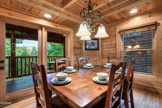 2216 Quiet Valley Way, Sevierville, TN 37862