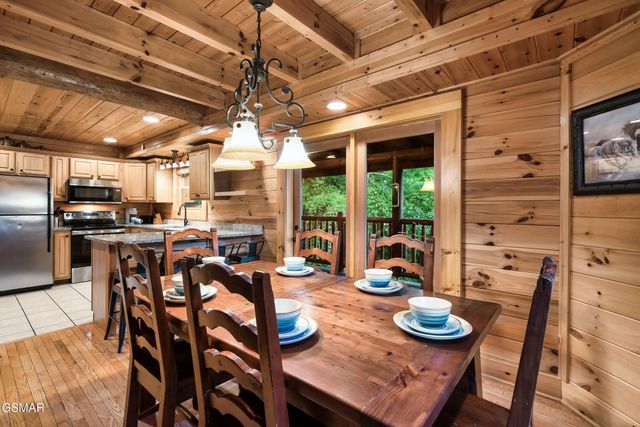 2216 Quiet Valley Way, Sevierville, TN 37862