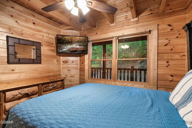 2216 Quiet Valley Way, Sevierville, TN 37862
