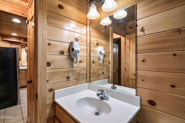 2216 Quiet Valley Way, Sevierville, TN 37862