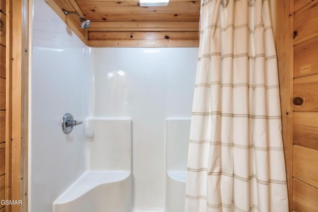 2216 Quiet Valley Way, Sevierville, TN 37862