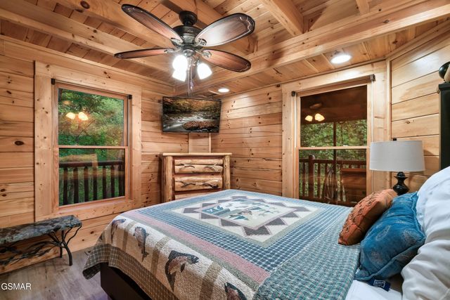 2216 Quiet Valley Way, Sevierville, TN 37862