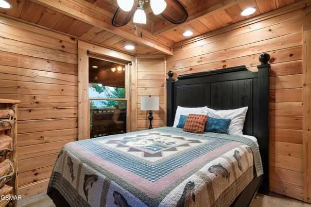 2216 Quiet Valley Way, Sevierville, TN 37862