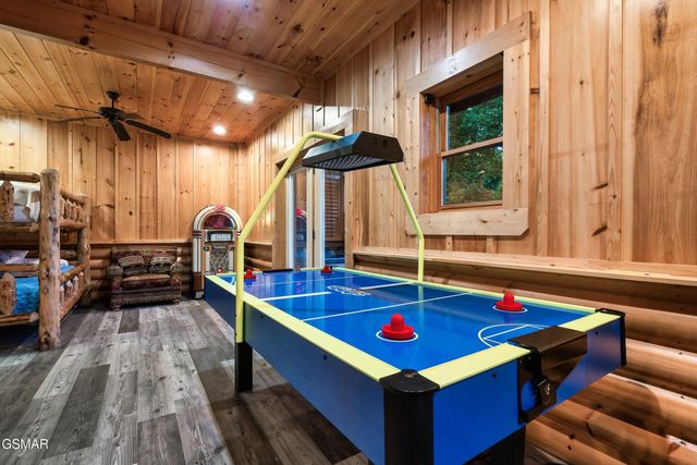 2216 Quiet Valley Way, Sevierville, TN 37862
