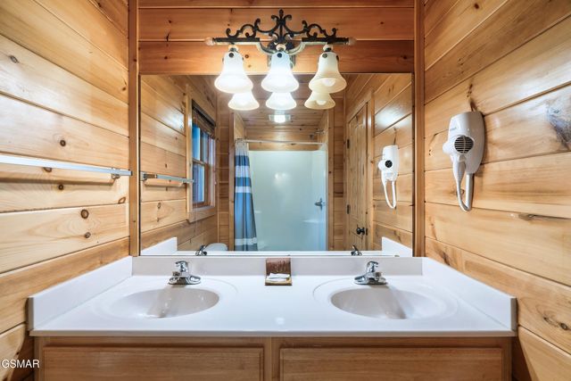 2216 Quiet Valley Way, Sevierville, TN 37862
