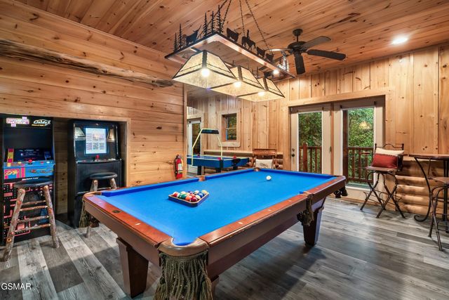 2216 Quiet Valley Way, Sevierville, TN 37862