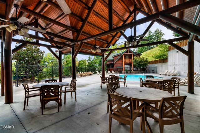 2216 Quiet Valley Way, Sevierville, TN 37862