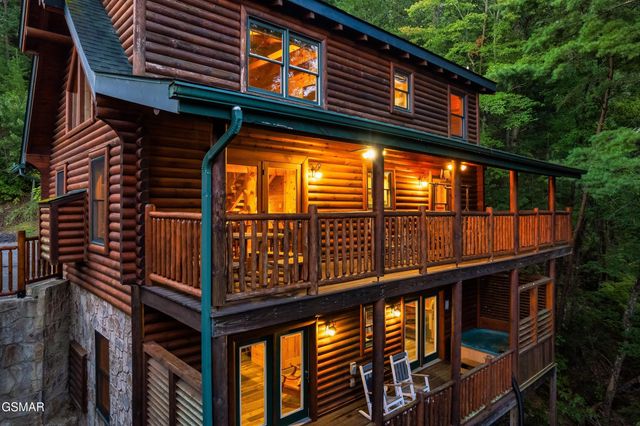 2216 Quiet Valley Way, Sevierville, TN 37862