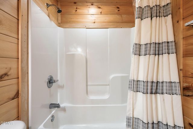 2216 Quiet Valley Way, Sevierville, TN 37862