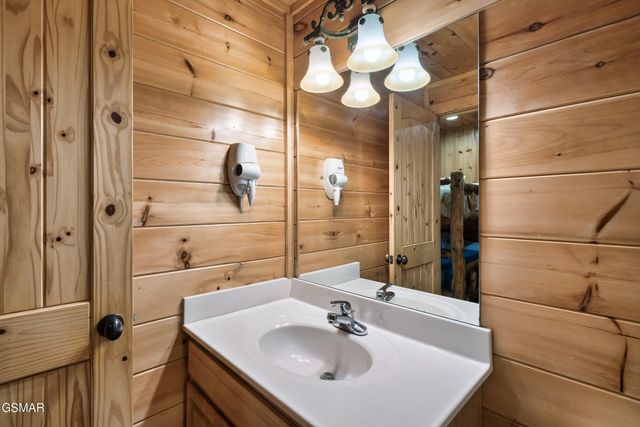 2216 Quiet Valley Way, Sevierville, TN 37862