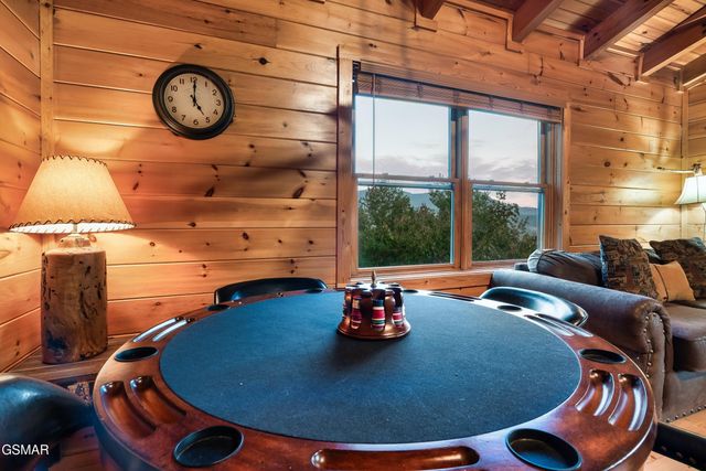 2216 Quiet Valley Way, Sevierville, TN 37862
