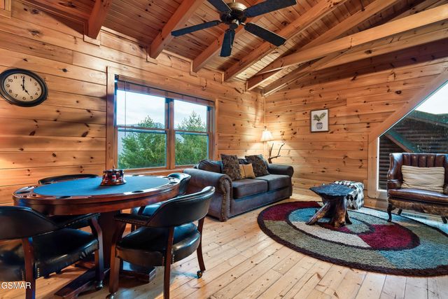 2216 Quiet Valley Way, Sevierville, TN 37862