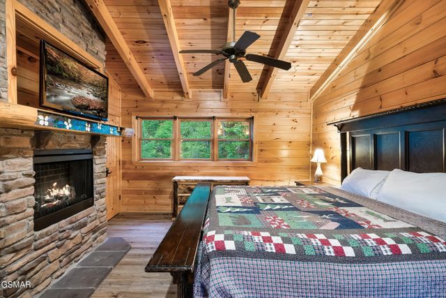 2216 Quiet Valley Way, Sevierville, TN 37862