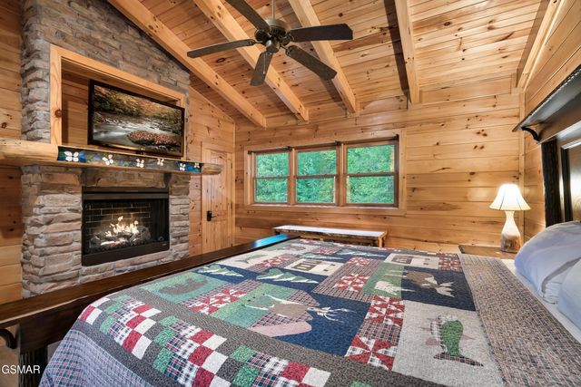 2216 Quiet Valley Way, Sevierville, TN 37862