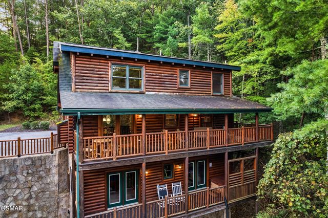 2216 Quiet Valley Way, Sevierville, TN 37862