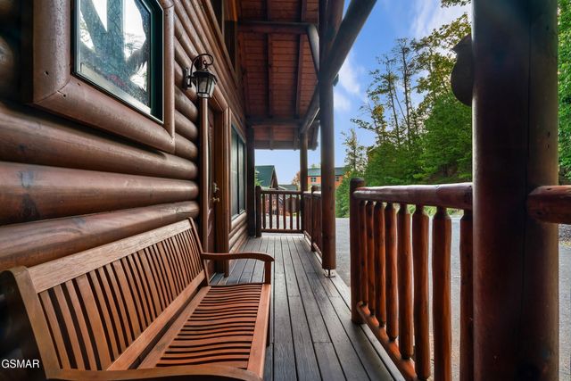 2216 Quiet Valley Way, Sevierville, TN 37862