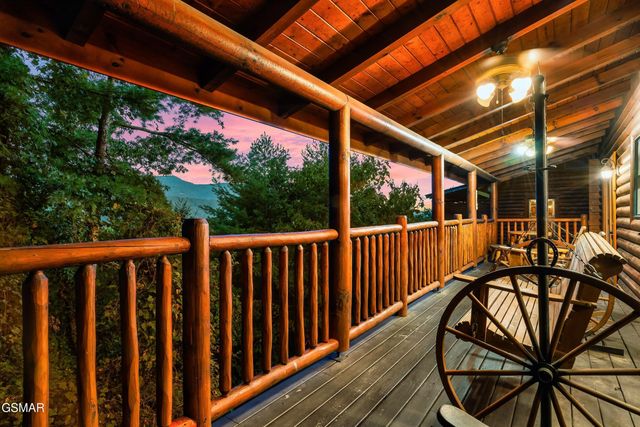 2216 Quiet Valley Way, Sevierville, TN 37862