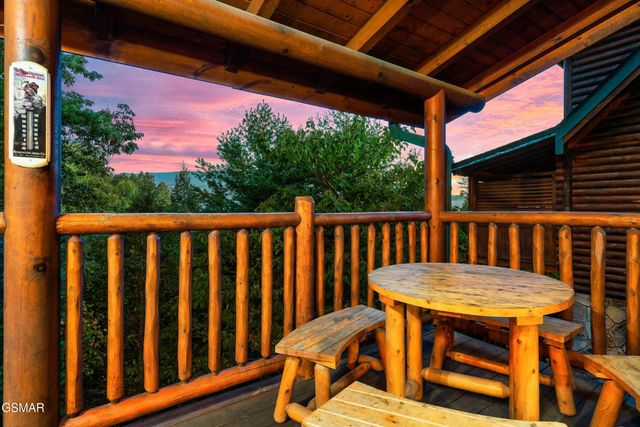 2216 Quiet Valley Way, Sevierville, TN 37862