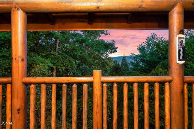 2216 Quiet Valley Way, Sevierville, TN 37862
