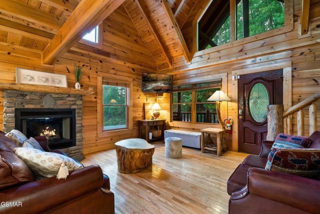 2216 Quiet Valley Way, Sevierville, TN 37862