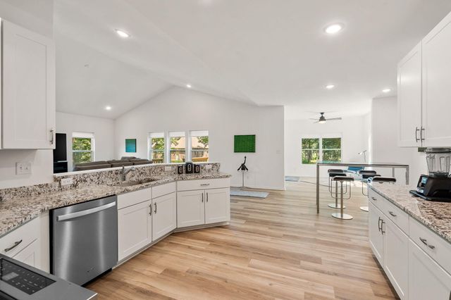 717 Druim Trail, Crown Point, IN 46307