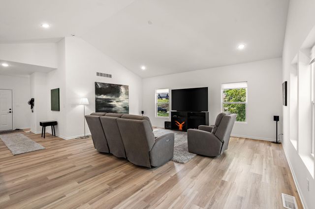 717 Druim Trail, Crown Point, IN 46307