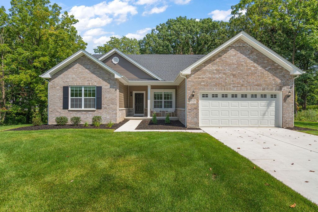717 Druim Trail, Crown Point, IN 46307