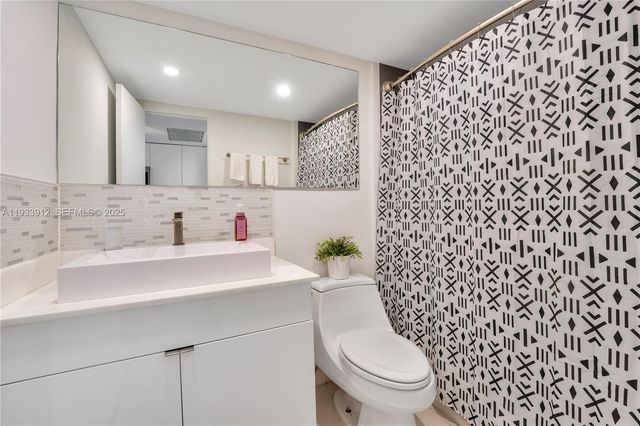 19201 Collins Ave 124, Sunny Isles Beach, FL 33160