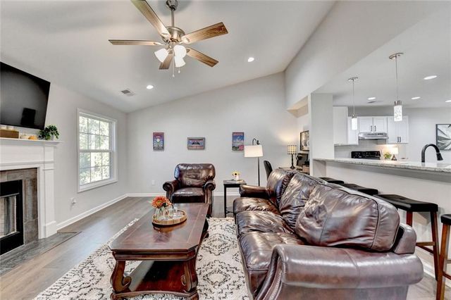 324 Teal Court, Roswell, GA 30076