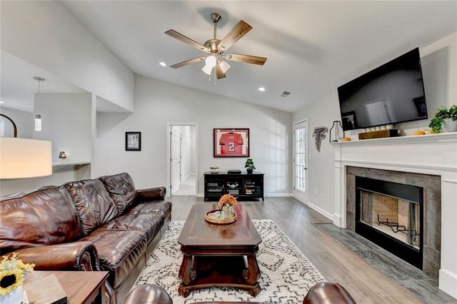 324 Teal Court, Roswell, GA 30076