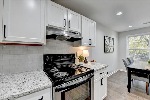 324 Teal Court, Roswell, GA 30076