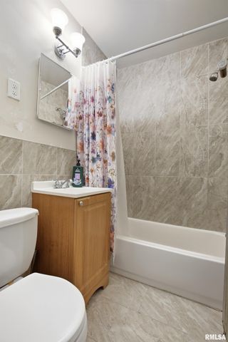 2618-2620 15TH Avenue, Moline, IL 61265