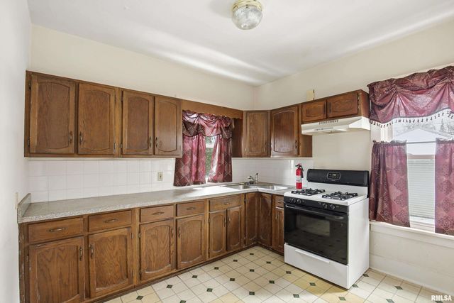 2618-2620 15TH Avenue, Moline, IL 61265