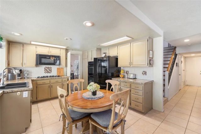 711 Lassen Drive, Corona, CA 92879