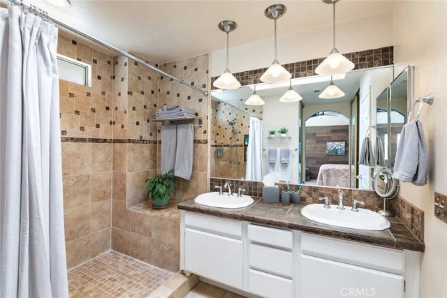 711 Lassen Drive, Corona, CA 92879