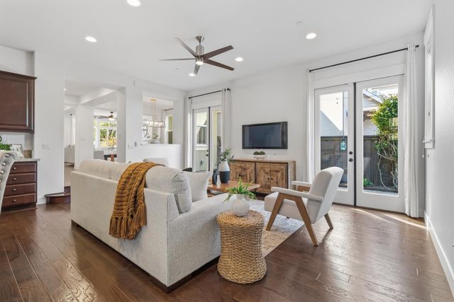 3177 Crocker Dr, Sacramento, CA 95818