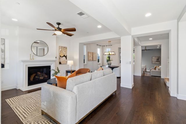 3177 Crocker Dr, Sacramento, CA 95818