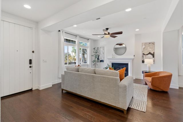 3177 Crocker Dr, Sacramento, CA 95818