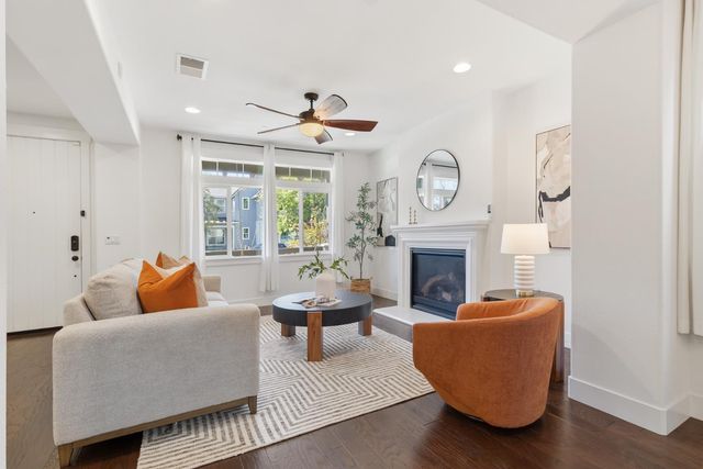 3177 Crocker Dr, Sacramento, CA 95818