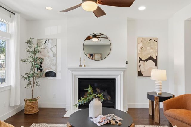 3177 Crocker Dr, Sacramento, CA 95818