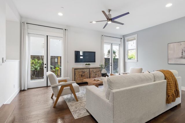 3177 Crocker Dr, Sacramento, CA 95818