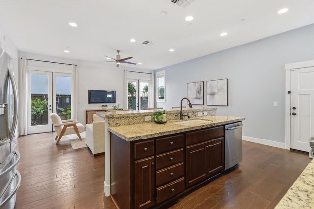 3177 Crocker Dr, Sacramento, CA 95818