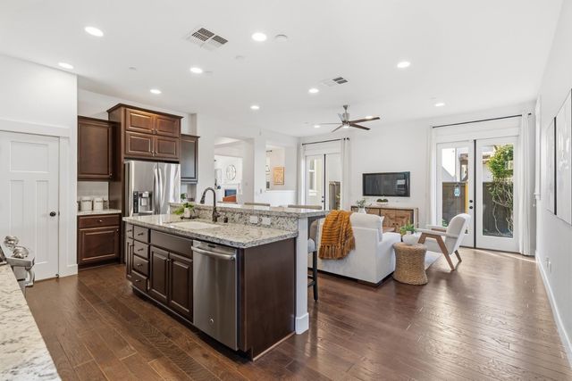 3177 Crocker Dr, Sacramento, CA 95818